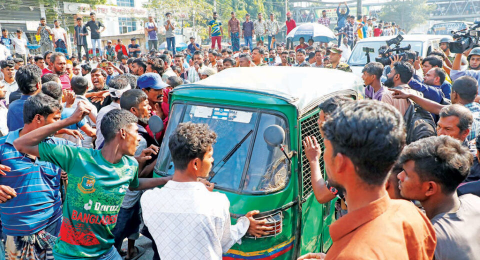 CNG Drivers Block Banani Roads